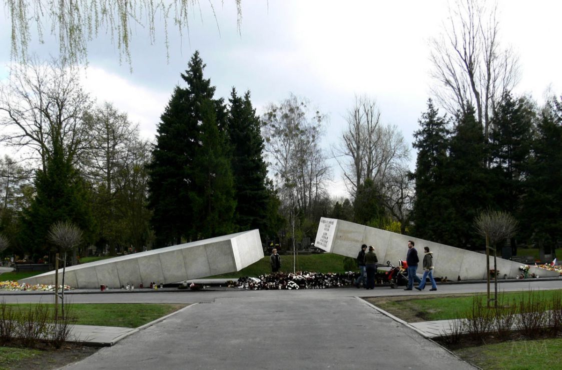 Pomnik ofiar katastrofy lotniczej pod Smoleńskiem - 10.04.2010