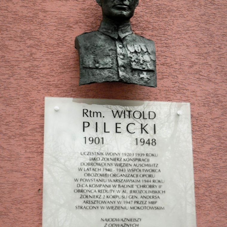 Popiersie oraz tablica upamiętniająca rotmistrza Witolda Pileckiego